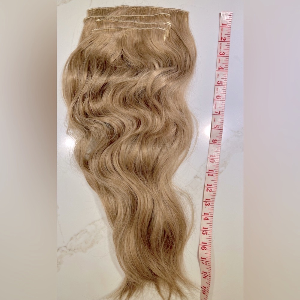 HAIR, 4piece, 20” Extensions, wavy, clip in, Dark blonde/light brown